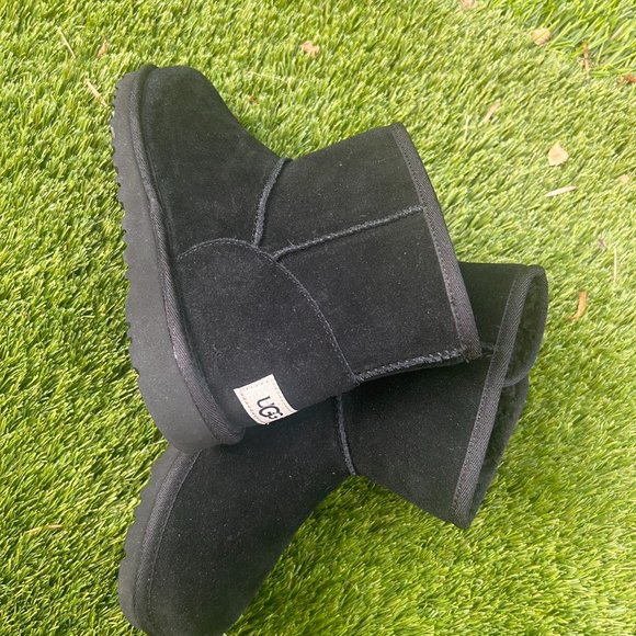 NEW UGG Jona Black Genuine Shearling Boots Sheepskin - Picture 4 of 6